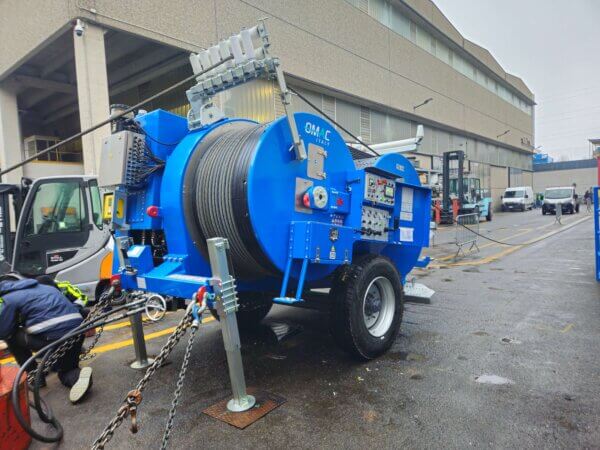 wciągarka kablowa, wciąganie kabli, prowadzenie kabli, maszyna do wciągania kabli, linie kablowe, infrastruktura elektroenergetyczna, instalacja kabli, Freileitungswinde hydraulic puller winde-bremse, Hydraulische kabelziehwinde