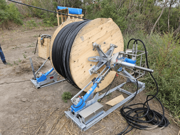 stojak kablowy podnośnik do szpul i bębnów podnoszenia kabla cable lift reel stand for cable lifting reels KABELTROMMELBÖCKE Trommelbock Kabeltrommel Kabelständer mit hydraulischem Hebesystem