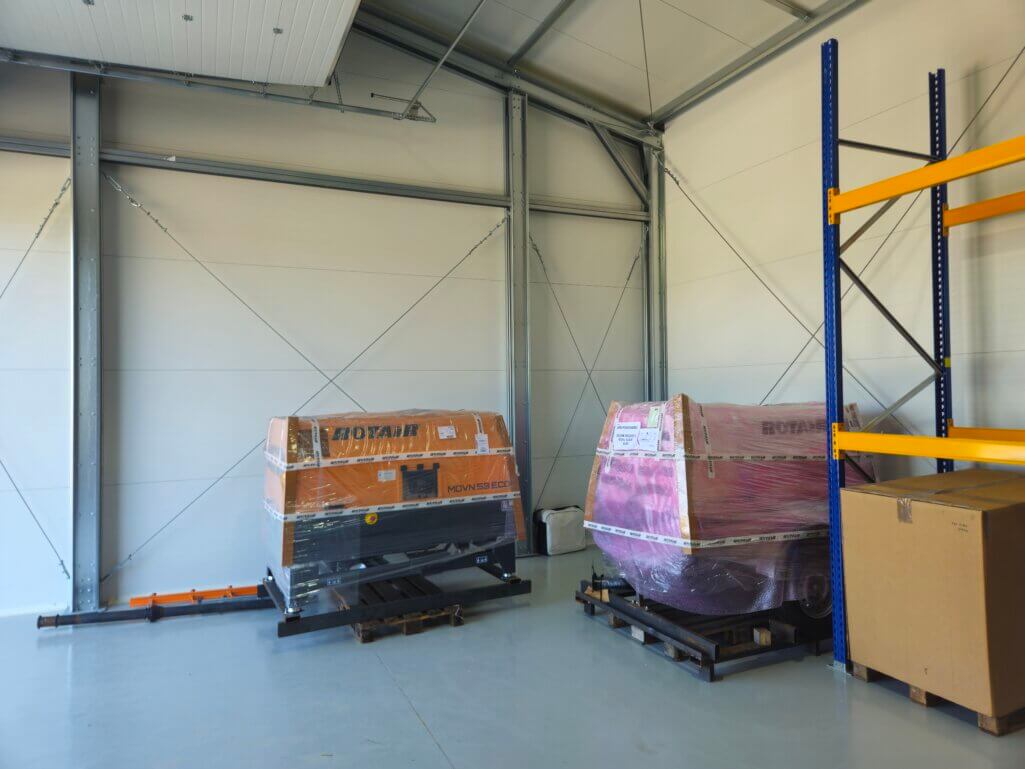 Kompresor 7 bar, Przewoźna sprężarka spalinowa do przecisków kretem Kompresor 5000l/min, 5m3, kompresor do piaskowania, kompresor do wdmuchiwania, Kompresor do wdmuchiwarki, kompresor powietrza, kompresor przewoźny, Kompresor spalinowy, kompresor spalinowy do piaskowania, Kompresor spalinowy mobilny, kompresor śrubowy, kompresor śrubowy spalinowy, Kompresory spalinowe, Kompresory śrubowe, Rotair, Sprężarka do czyszczenia suchym lodem, sprężarka powietrza, Sprężarka śrubowa, sprężarka śrubowa spalinowa, sprężarki powietrza, Sprężarki spalinowe, Sprężarki śrubowe, Diesel Schraubenkompressor, Dieselkompressor, Dieselkompressoren, druckluft kompressor, Kompressor zum Sandstrahlen, Luftkompressor, Luftkompressor 7 bar, Luftkompressor 2000l/min, Luftkompressor für Jetting, Luftkompressor für Kabeleinblasgerät, Luftkompressor zum Trockeneisstrahlen, Luftkompressoren, mobile Dieselkompressor, mobile luftkompressor, Rotair, Sandstrahl-Luftkompressor, Schrauben luftkompressor, Schraubenkompressor, Schraubenkompressoren, air compressor, Air compressor 14 bar, Air compressor 3000l/min, Air compressor for blowing machine, air compressor for cable blowers, Air compressor for dry ice blasting, air compressor for sandblasting, air compressors, Compressor for sand blasting, diesel air compressor, diesel compressor, Diesel compressors, Diesel screw compressor, Mobile air compressor, mobile diesel compressor, Rotair, Rotary air compressor, screw air diesel, compressors